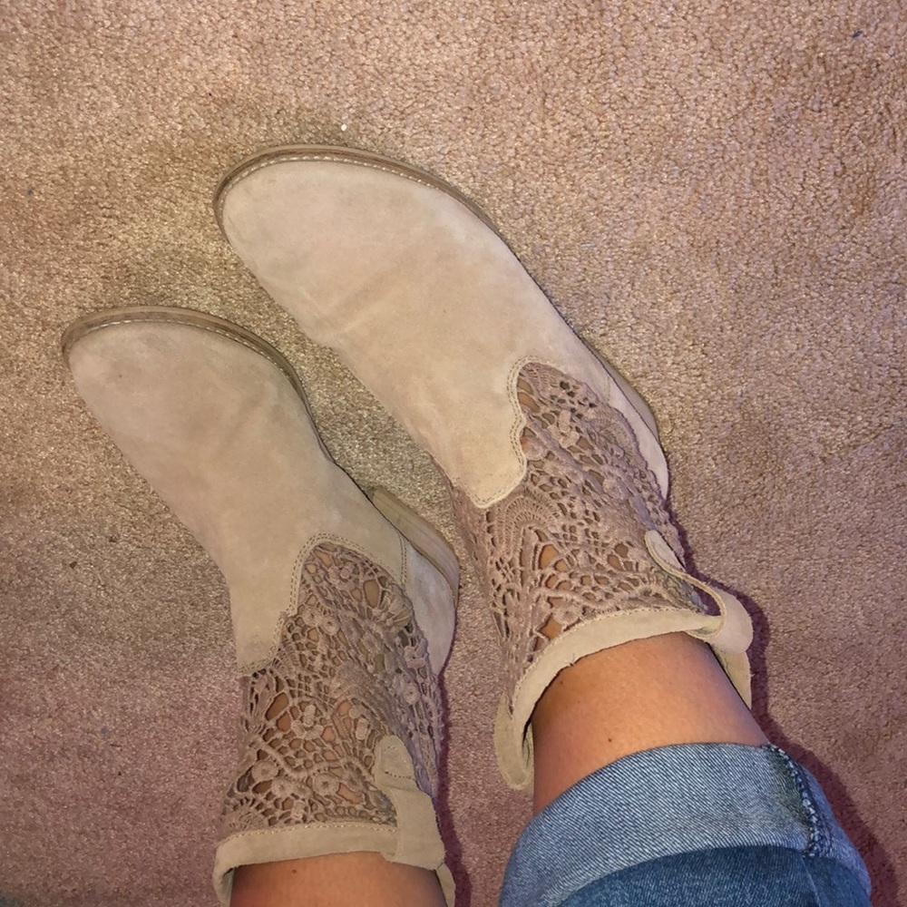 Boots - Picture 4 of 5